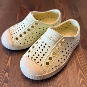 Native Jefferson Infant/Toddler Slip-On Sneakers in Pale Yellow (Size 4)